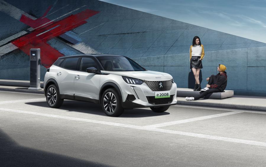  Peugeot e-2008 2020 года  (CN) (фото 1 из 19)